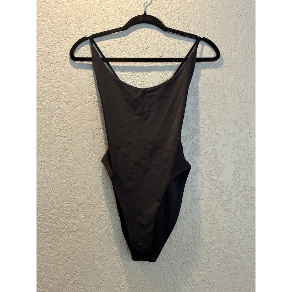Black Sleeveless One‎ Piece Swimsuit Minimalist Style